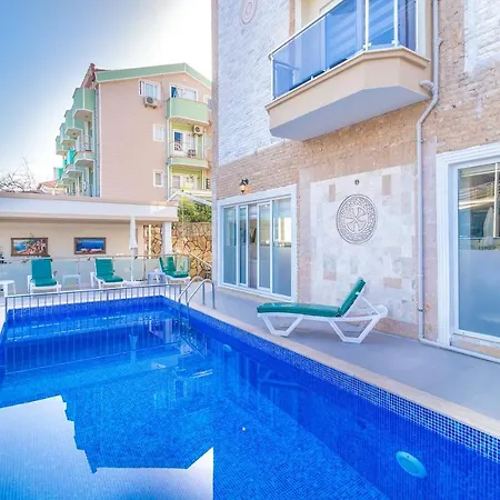 Daire Near To Center And