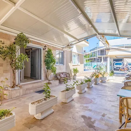 Star アパート マルマリス